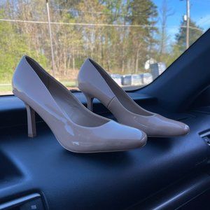 TAN Square Toed Heels 🔥 ACCEPTING OFFERS 🔥